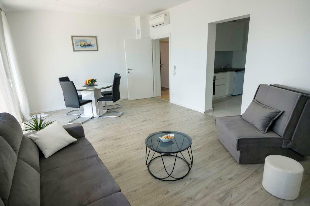 Apartmani Ticinovic Omiš Exteriör bild