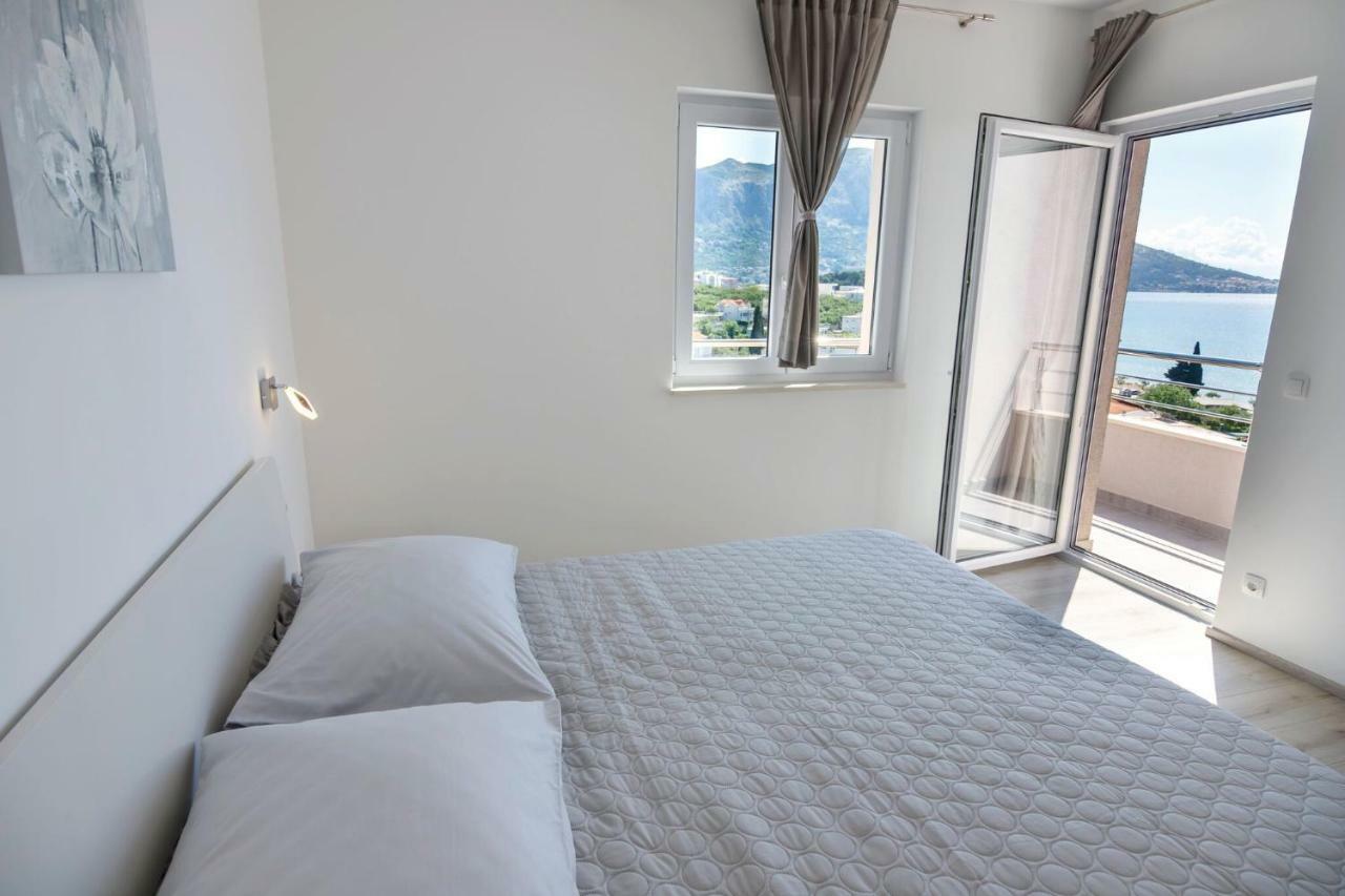 Apartmani Ticinovic Omiš Exteriör bild