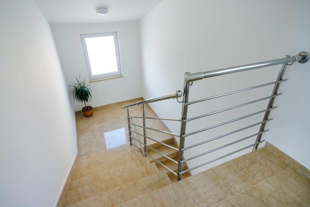 Apartmani Ticinovic Omiš Exteriör bild