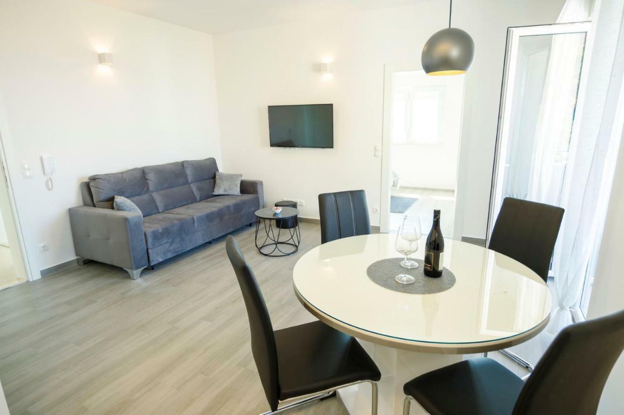 Apartmani Ticinovic Omiš Exteriör bild